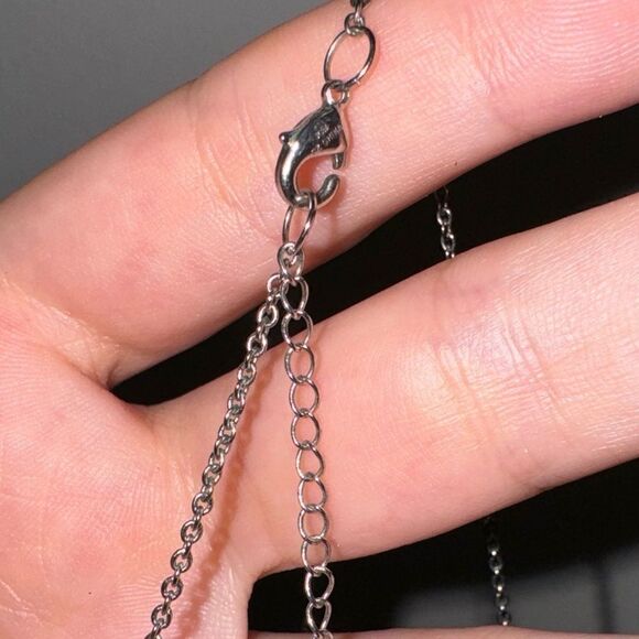 Beautiful V Shape CZ Cubic Zirconia Necklace Silver Bridal Wedding - Picture 4 of 4